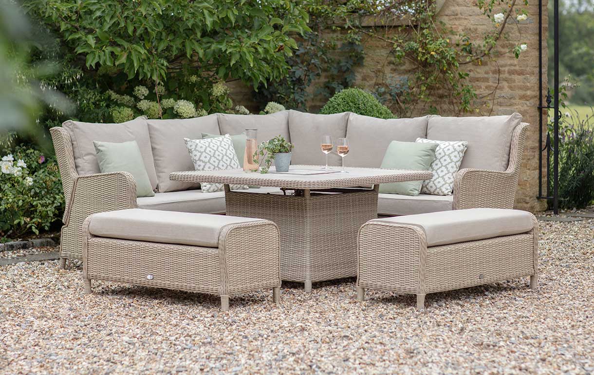 Weatherproof Rattan Garden Sofas Explained: PE Rattan, Frames & Year-Round Care  